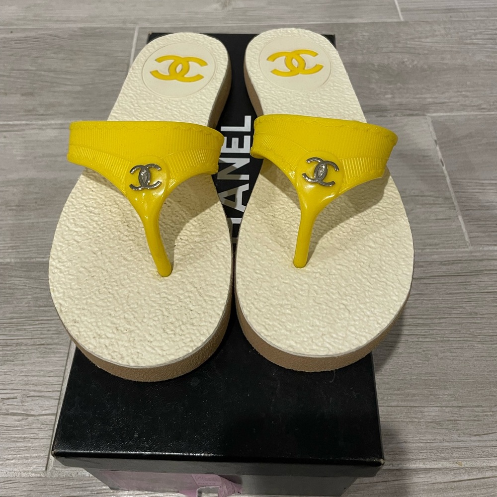USED! Chanel Flip Flop Size 36